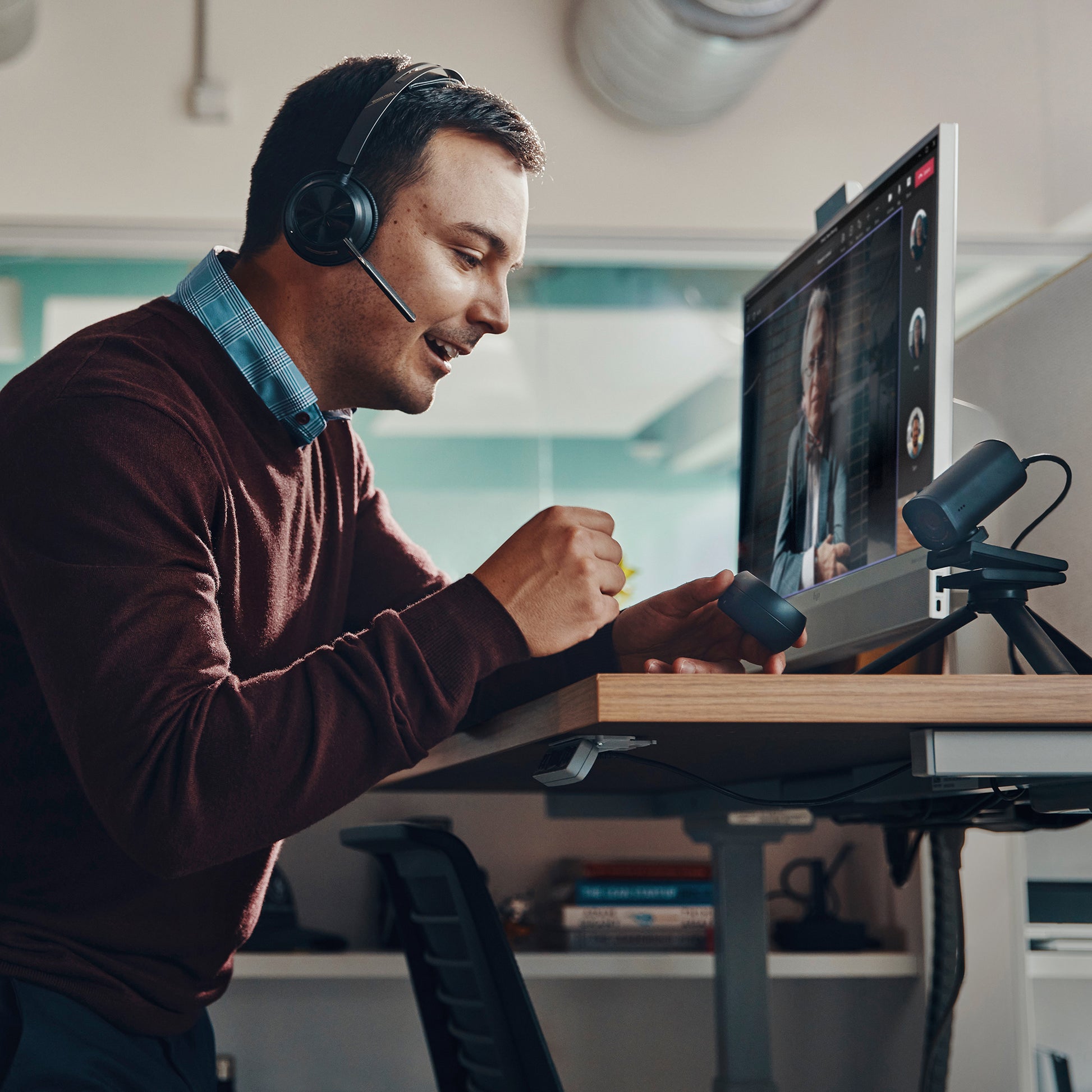 HP Poly Poly Voyager Focus 2 USB-C Headset