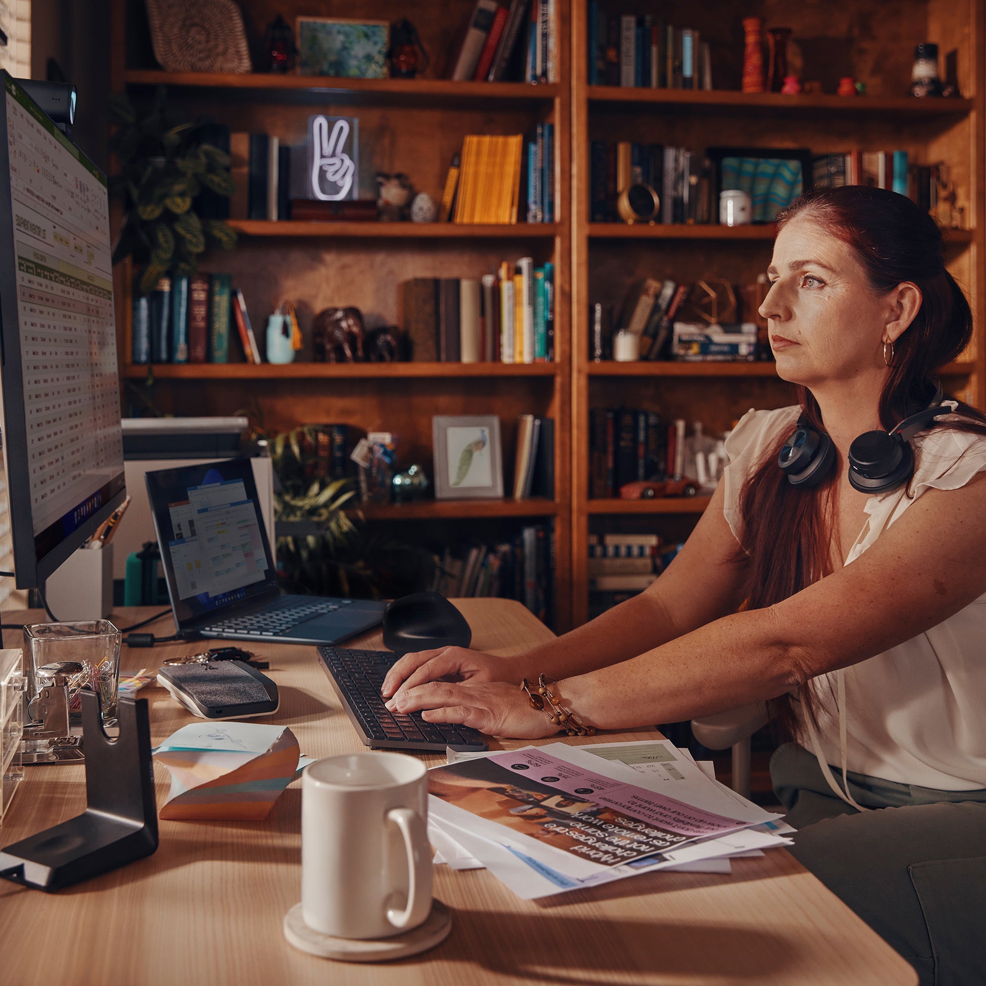 HP Poly Poly Voyager Focus 2 USB-C Headset