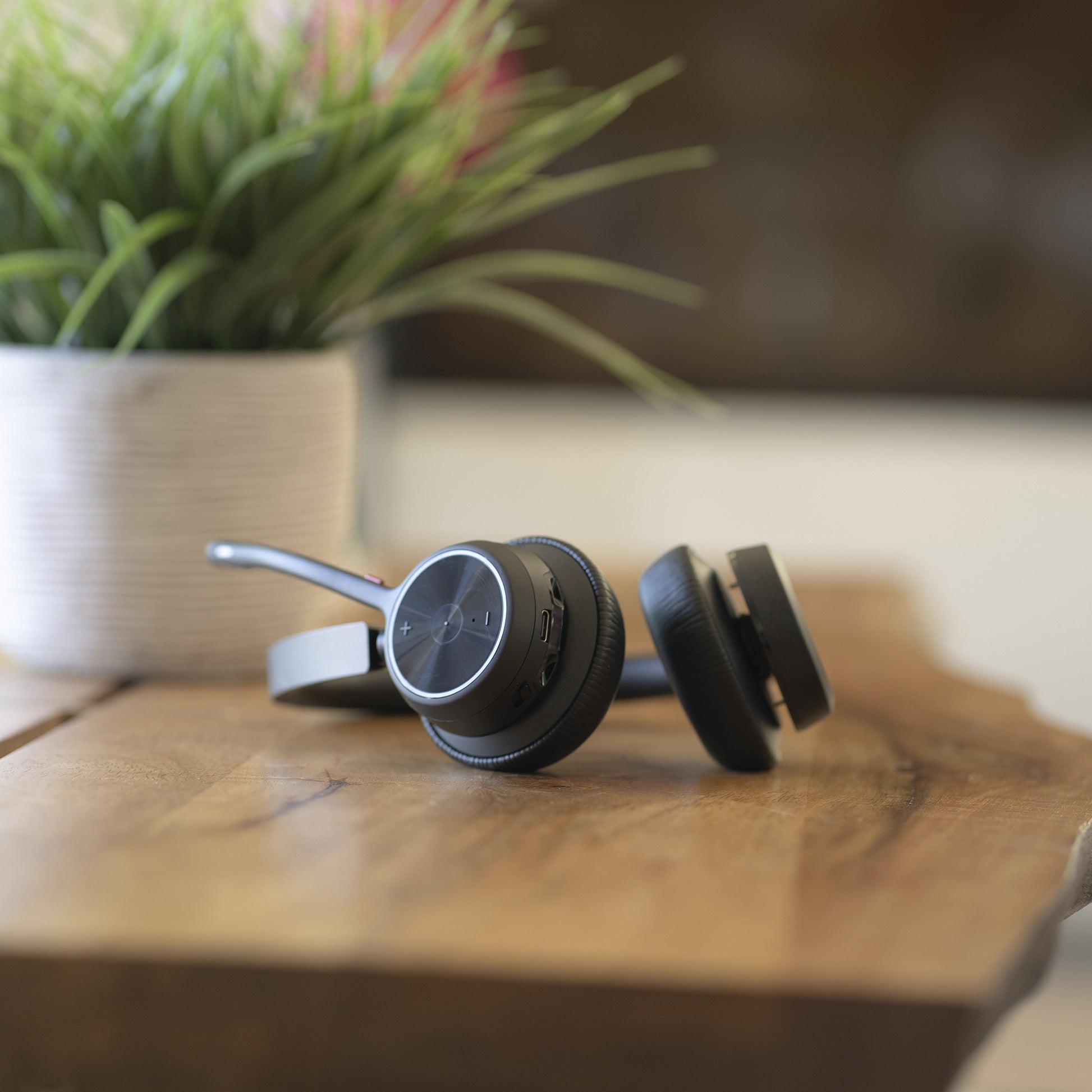 HP Poly Voyager 4320-M Headset +USB-C Cable +BT700 dongle